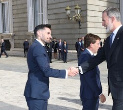 Su Majestad el Rey recibe el saludo del secretario de Estado de Seguridad, Rafael Pérez
