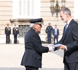 El director adjunto operativo de la Policía recibió, de manos de Su Majestad el Rey, la condecoración otorgada a la Policia Nacional al mérito constitucional, en formato placa de honor