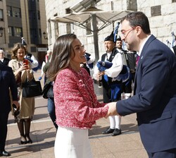 Su Majestad la Reina recibida por el presidente del Gobierno del Principado de Asturias, Adrián Barbón