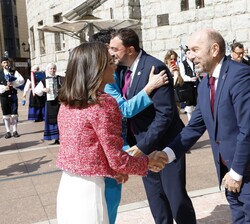 Su Majestad la Reina recibida por el presidente de la Junta General del Principado de Asturias, Juan Cofiño