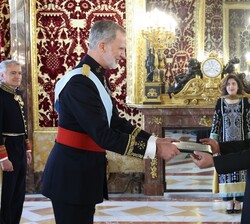 Su Majestad el Rey recibe en el Palacio Real de Madrid las Cartas Credenciales del embajador de la República Islámica de Pakistán, Sr. Zahoor Ahmed