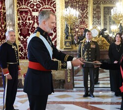 Su Majestad el Rey recibe en el Palacio Real de Madrid las Cartas Credenciales de la embajadora de la República Bolivariana de Venezuela, Sra. Gladys 