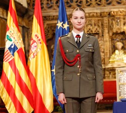 Su Alteza Real la Princesa de Asturias junto a la Medalla de Aragón que le ha sido concedida