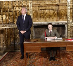 Su Alteza Real la Princesa de Asturias firmó en el libro de honor