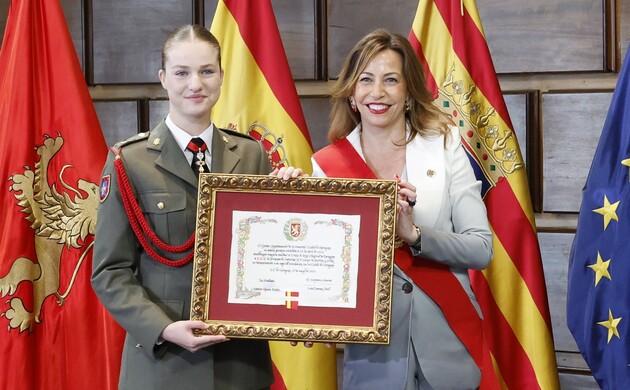 Su Alteza Real la Princesa de Asturias junto a la alcaldesa de Zaragoza, tras recibir el título de hija adoptiva de Zaragoza