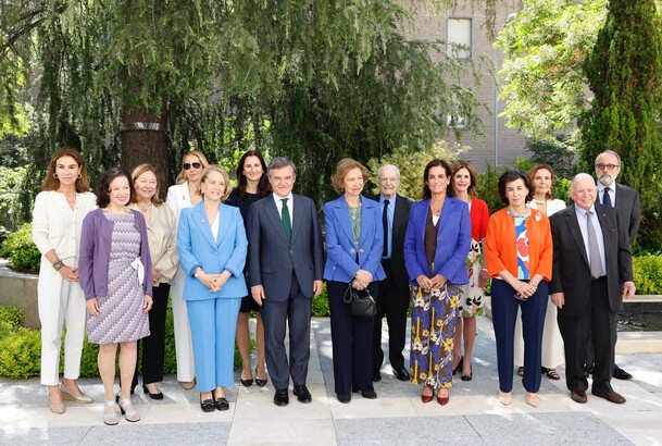 Su Majestad la Reina Doña Sofía junto a los miembros del Patronato del Queen Sofía Spanish Institute, miembros del Comité Cultural y miembros del Comité Ejecutivo