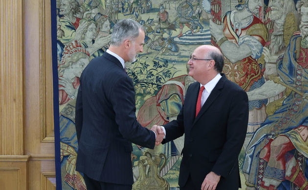 Su Majestad el Rey recibe el saludo del presidente del Banco Interamericano de Desarrollo, Ilan Goldfajn