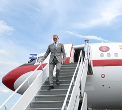 Su Majestad el Rey a su llegada al Aeropuerto Internacional El Salvador