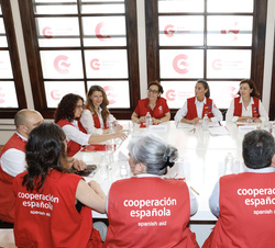 Vista general de la reunión con los miembros de la oficina de la Cooperación Española en Guatemala