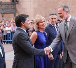 Francisco Rivera Ordóñez, asesor taurino, saluda a Su Majestad el Rey a su llegada a la Plaza de Toros de Las Ventas