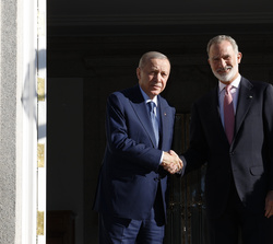 Su Majestad el Rey recibe el saludo del Presidente de la República de Turquía, Recep Tayyip Erdoğan
