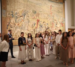 Sus Altezas Reales la Princesa de Asturias y la Infanta Doña Sofía durante su recorrido por la Galería de las Colecciones Reales