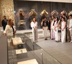 Sus Altezas Reales la Princesa de Asturias y la Infanta Doña Sofía  visitan la exposición de la Galería de las Colecciones Reales