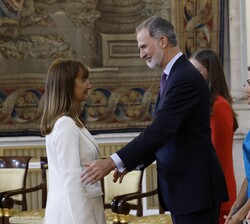 Su Majestad el Rey condecora con la Cruz del Mérito Civil a Rocío Mora Nieto de Madrid 