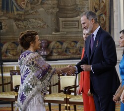 Su Majestad el Rey condecora con la Cruz de Oficial del Mérito Civil a Maria Esther Cubo Delgado de Castilla y León