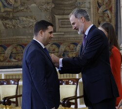 Su Majestad el Rey condecora con la Cruz de Oficial del Mérito Civil a Francisco Bárcenas Gertrudix de Castilla La-Mancha 