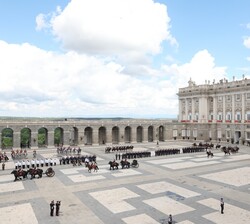 Formación de la Guardia Real en la Plaza de la Armería del Palacio Real de Madrid