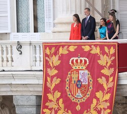 Sus Majestades los Reyes, acompañados de sus Altezas Reales la Princesa de Asturias y la Infanta Doña Sofía, presiden el relevo solemne de la Guardia 