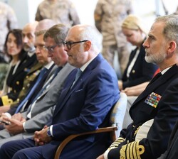 Su Majestad el Rey y el Presidente de la República de Estonia durante la presentación del grupo expedicionario de combate Dédalo 24