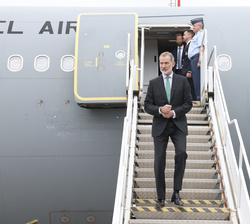 Su Majestad el Rey a su llegada al Aeropuerto Internacional de Vilnius