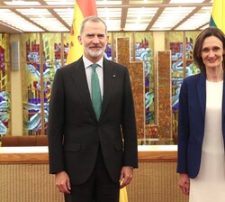 Su Majestad el Rey junto la presidenta del Parlamento de la República de Lituania, Victoria Cmilyte