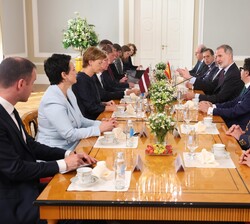 Don Felipe en un momento de su intervención durante el encuentro que mantuvo con Su Excelencia el Presidente de la República de Letonia