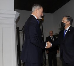 Su Majestad el Rey recibe el saludo del Presidente de la República de Panamá, Laurentino Cortizo