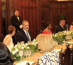 Su Majestad el Rey durante la cena ofrecida por el Presidente de la República de Panamá, Laurentino Cortizo