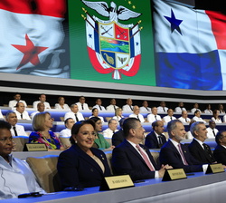 Su Majestasd el Rey en primera fila durante la Toma de Posesión del Presidente electo de la República de Panamá, José Raúl Mulino Quintero 