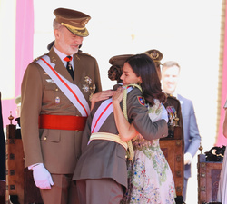 Su Majestad la Reina felicita a Su Alteza Real la Princesa de Asturias