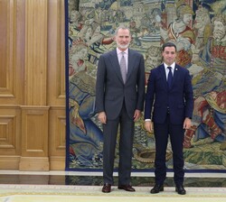 Su Majestad el Rey junto al Lehendakari del Gobierno Vasco, Imanol Pradales Gil