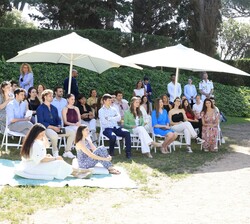 Vista del encuentro de Sus Altezas Reales la Princesa de Asturias y Girona y la Infanta Sofía con los jóvenes de los Programas de la Fundación Princesa de Girona