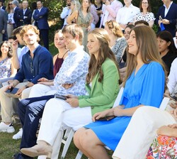 La Princesa Leonor y la Infanta Sofía durante el encuentro con los jóvenes de los Programas de la Fundación Princesa de Girona
