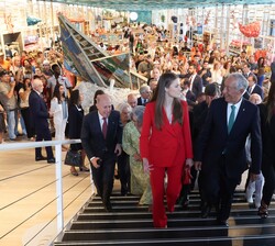 Doña Leonor, acompañada del Presidente de la República portuguesa, Su Excelencia Marcelo Rebelo de Sousa a su llegada al Oceanário de Lisboa