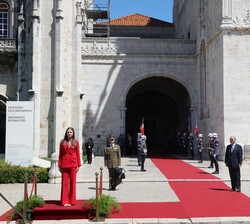 S.A.R. la Princesa de Asturias, en el exterior del Monasterio de los Jerónimos, durante la interpretación de los Himnos Nacionales