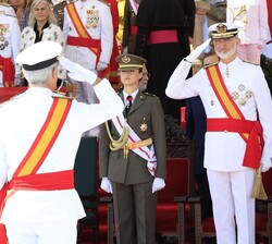 El jefe de Estado Mayor de la Armada solicita permiso a Su Majestad el Rey para iniciar los actos
