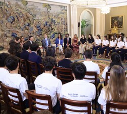 Audiencia de Su Majestad el Rey a los participantes en la XIX edición del Programa “Becas Europa” de la Universidad Francisco de Vitoria