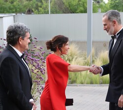 Sus Majestades los Reyes reciben el saludo de la presidenta de la Comunidad de Madrid, Isabel Díaz Ayuso