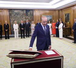 El nuevo vocal del Consejo General del Poder Judicial, José Eduardo Martínez Mediavilla, jura su cargo ante el Rey