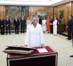 La nueva vocal del Consejo General del Poder Judicial, M.ª Gema Espinosa Conde, jura su cargo ante Su Majestad el Rey