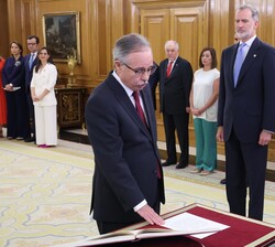 El nuevo vocal del Consejo General del Poder Judicial, Bernardo Fernández Pérez, promete su cargo ante Su Majestad el Rey
