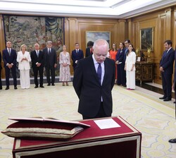 El nuevo vocal del Consejo General del Poder Judicial, José Luis Costa Pillado, jura su cargo ante el Rey