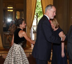 Don Felipe y Doña Letizia son saludados por Ximo Puig, Embajador jefe de la Delegación Permanente de España ante la OCDE