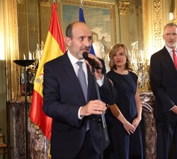 El Embajador de España en la República Francesa, Victorio Redondo, dirige unas palabras de bienvenida al inicio de la recepción