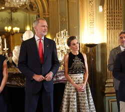 El presidente del COE, Alejandro Blanco, pronuncia un discurso ante Sus Majestades los Reyes