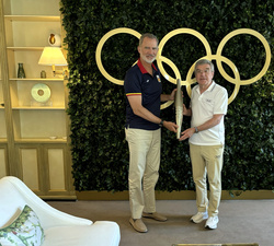 Su Majestad el Rey junto al presidente del Comité Olímpico Internacional, Thomas Bach