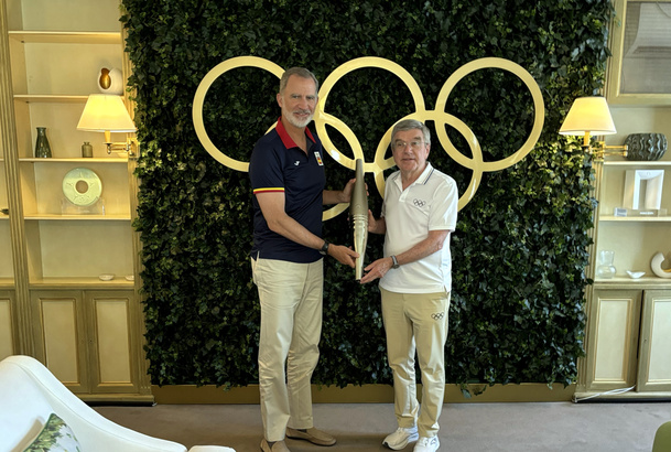 Su Majestad el Rey junto al presidente del Comité Olímpico Internacional, Thomas Bach