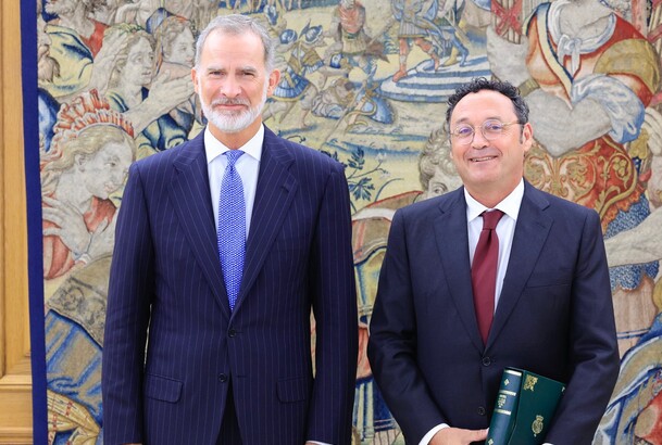 Su Majestad el Rey recibe en audiencia al Fiscal General del Estado, Álvaro García Ortiz, que hizo entrega a Don Felipe de la Memoria Anual de la Inst