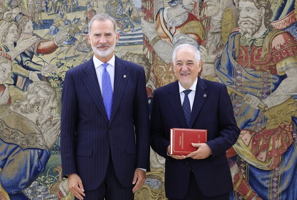 Su Majestad el Rey recibe en audiencia al presidente del Tribunal Constitucional, Cándido Conde-Pumpido