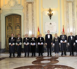 Fotografía de grupo de Su Majestad el Rey con los miembros de la Sala de Gobierno del Tribunal Supremo